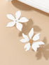 SHEIN 2pcs Exaggerated White Metallic Floral Rings