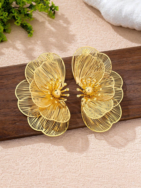SHEIN 1 Pair Exaggerated Vintage Elegant Hollow Chip Flower Earrings, Suitable For Beach, Party, Banquet And Daily Wear
