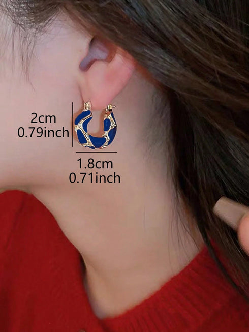 SHEIN 1 Pair Retro French Elegant Everyday Versatile Luxurious High-End Fashionable Niche Circular Earrings, Essential For Autumn/Winter Outfits