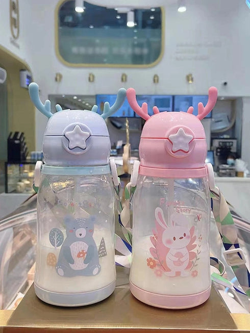 زجاجة مياه من SHEIN سعة 600 مل بتصميم قرن الوعل، مع شفاطة للأطفال