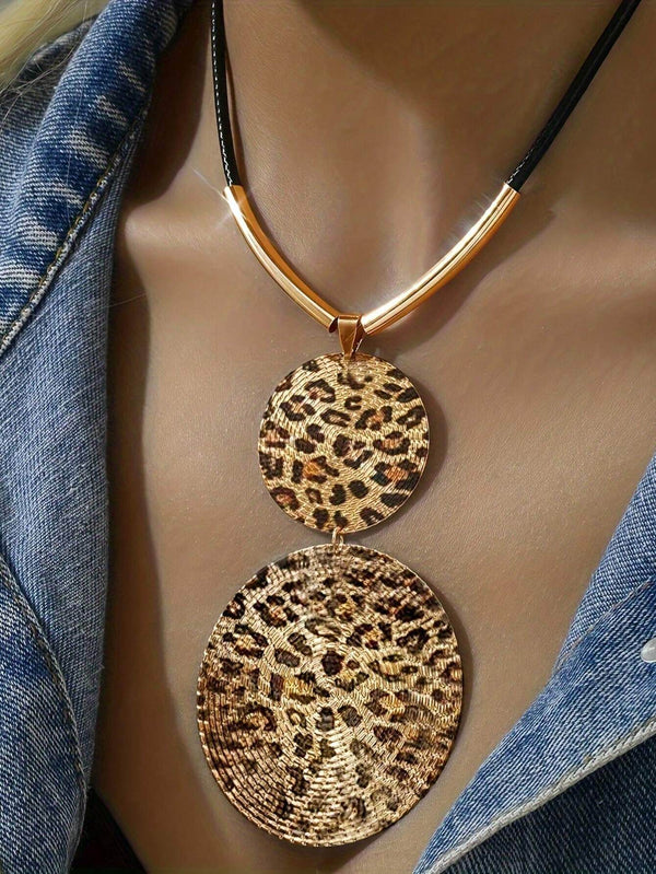 SHEIN Retro Spiral Pattern Circle Choker Necklace
