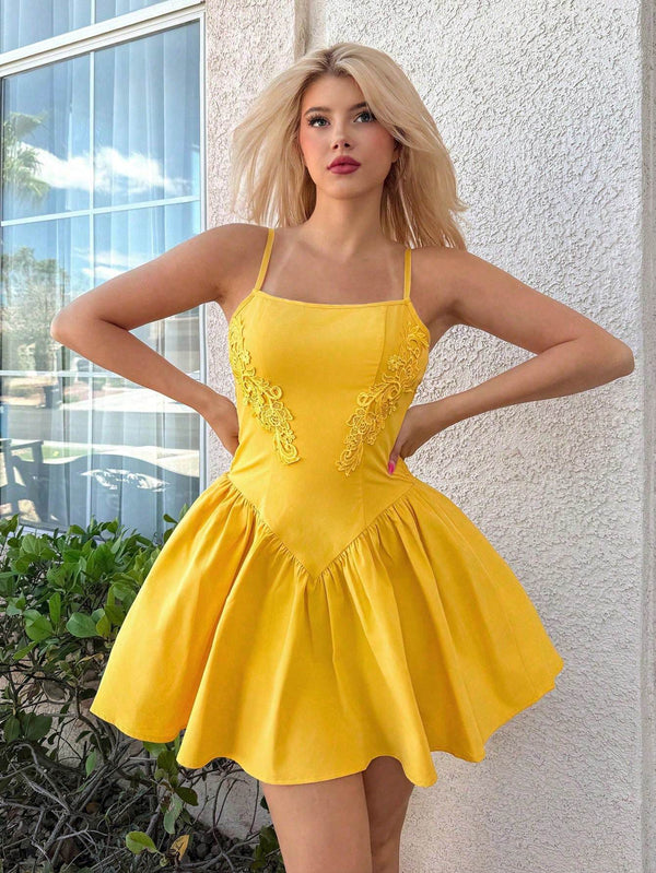 SHEIN EgrlEra Charming Solid Color Bodycon Low Neck Sleeveless Bodycon Mini Dress