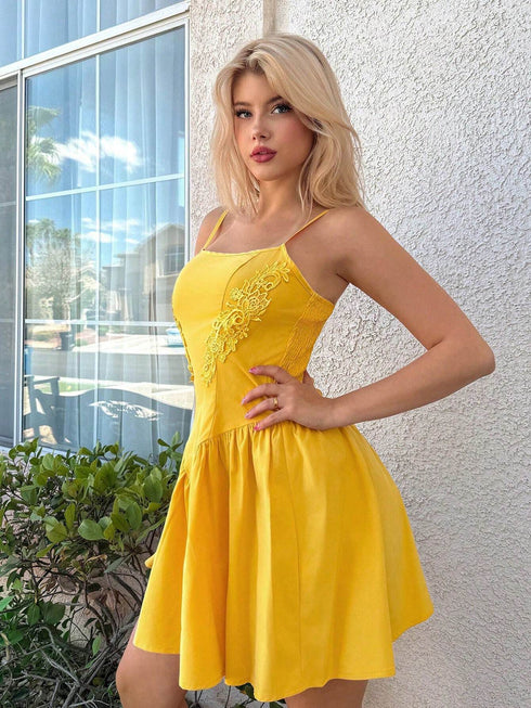 SHEIN EgrlEra Charming Solid Color Bodycon Low Neck Sleeveless Bodycon Mini Dress