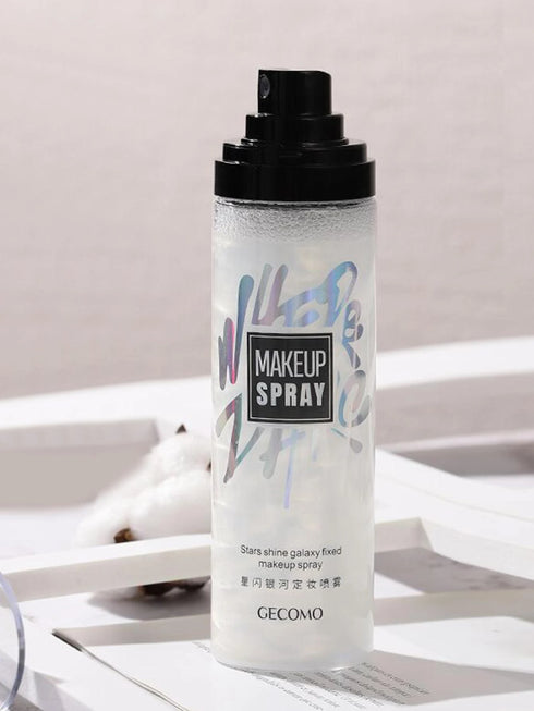 Makeup spray bottle with 'GECOMO' branding on a light background
