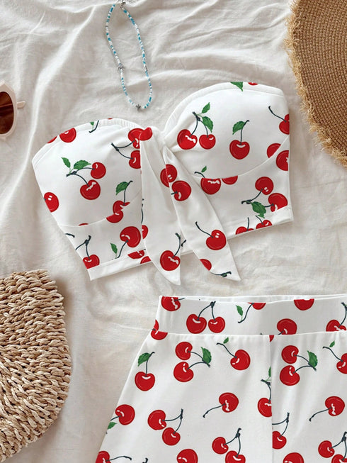 SHEIN Soleia 2pcs طقم نسائي بحمالة علوية بدون حمالات وشورت بطبعة كرز، ملابس عطلة بطبعة كرز، ملابس صيفية من قطعتين