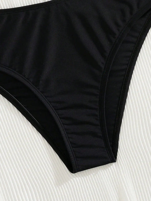 شورت سباحة صيفي أسود مجوف بحمالات كتف من SHEIN Swim Chiccia