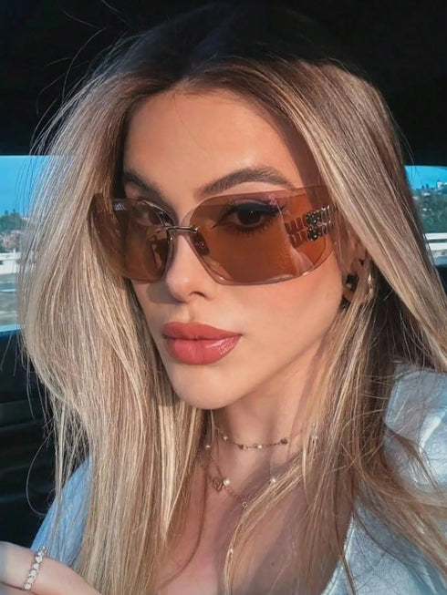 piece stylish women's glasses with curved edges and a trendy frame by Y2K