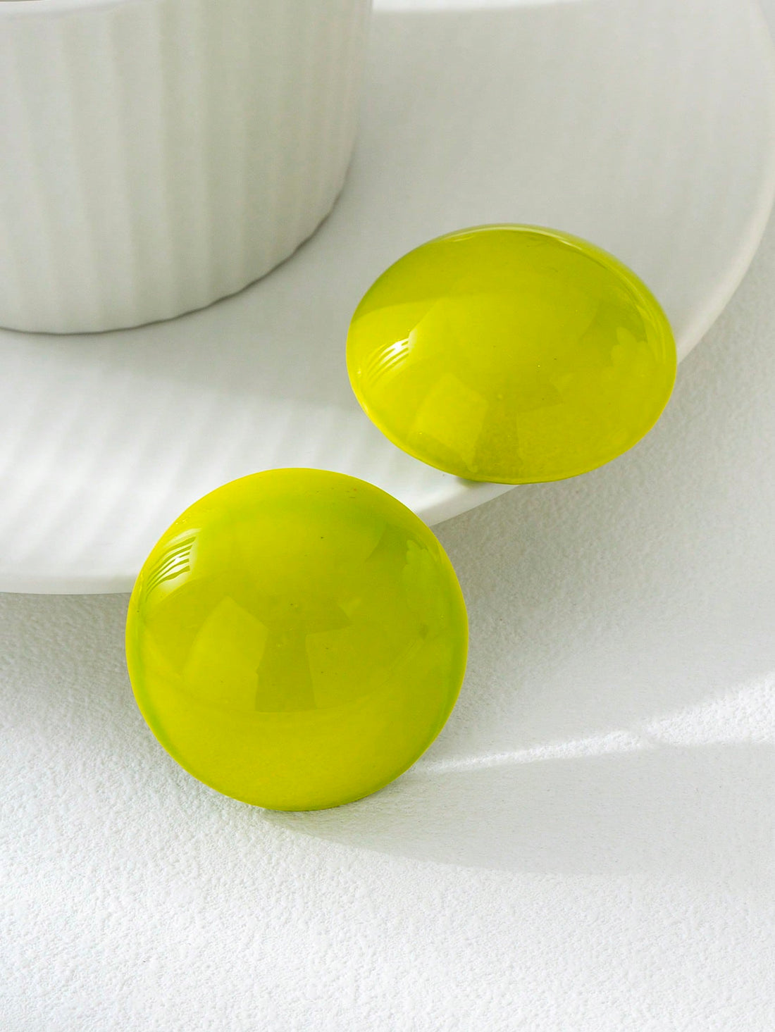 SHEIN Vintage Smooth Round Disc Stud Earrings