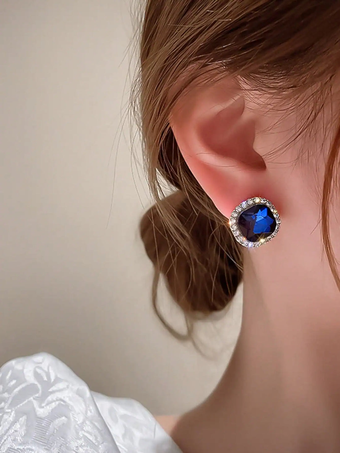 SHEIN 1 Pair Of Simple And Full-Studded Rhinestone Earrings With A High-End Feel