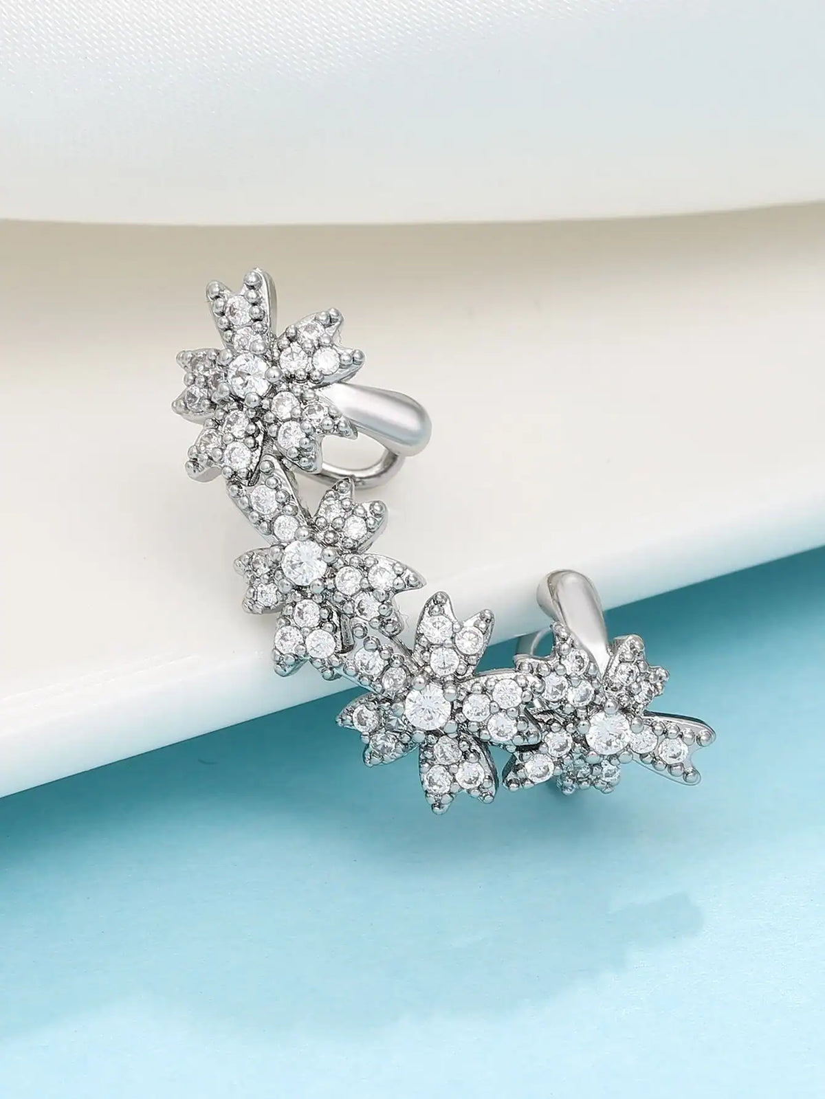 SHEIN 1pc Cubic Zirconia Flower Decor Ear Cuff Valentines