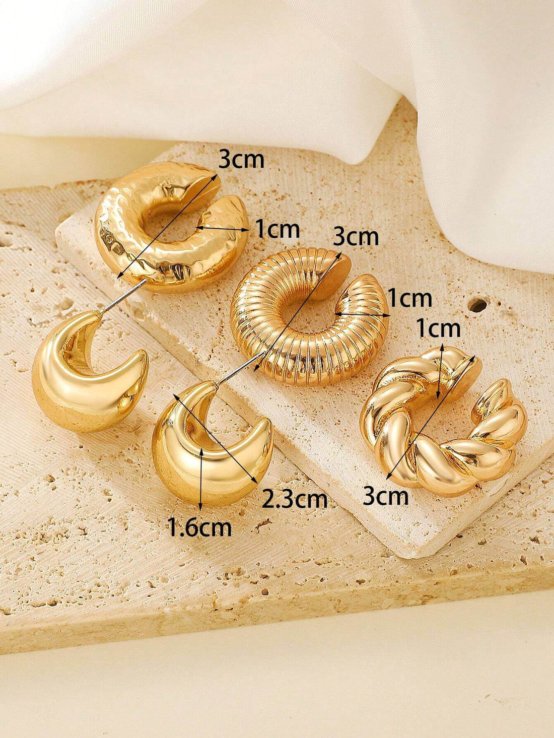 SHEIN 4pcs Gold Exaggerated Circle C-Shaped Spiral Hollow Earrings