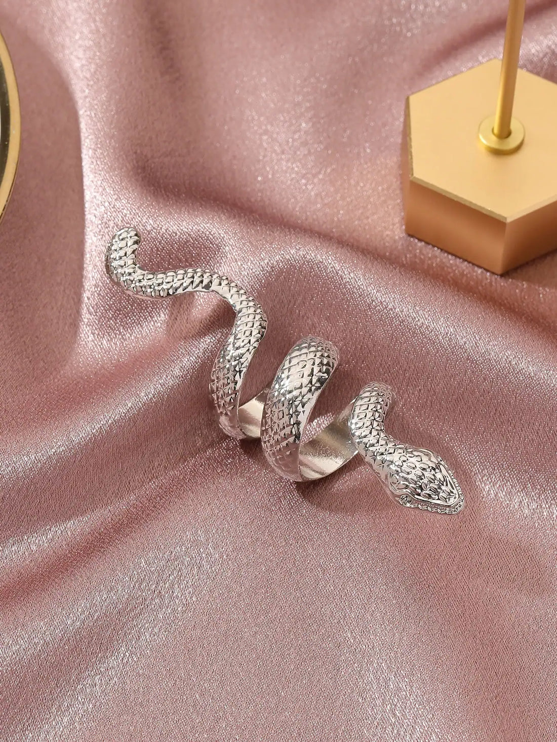 Gothic Punk Exaggerated Coiled Snake Ring Suitable For Women's Daily Wear