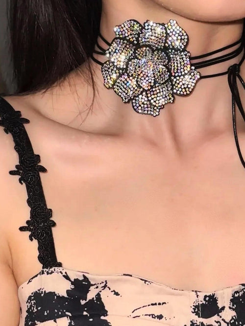 SHEIN Rhinestone Flower Decor Necklace