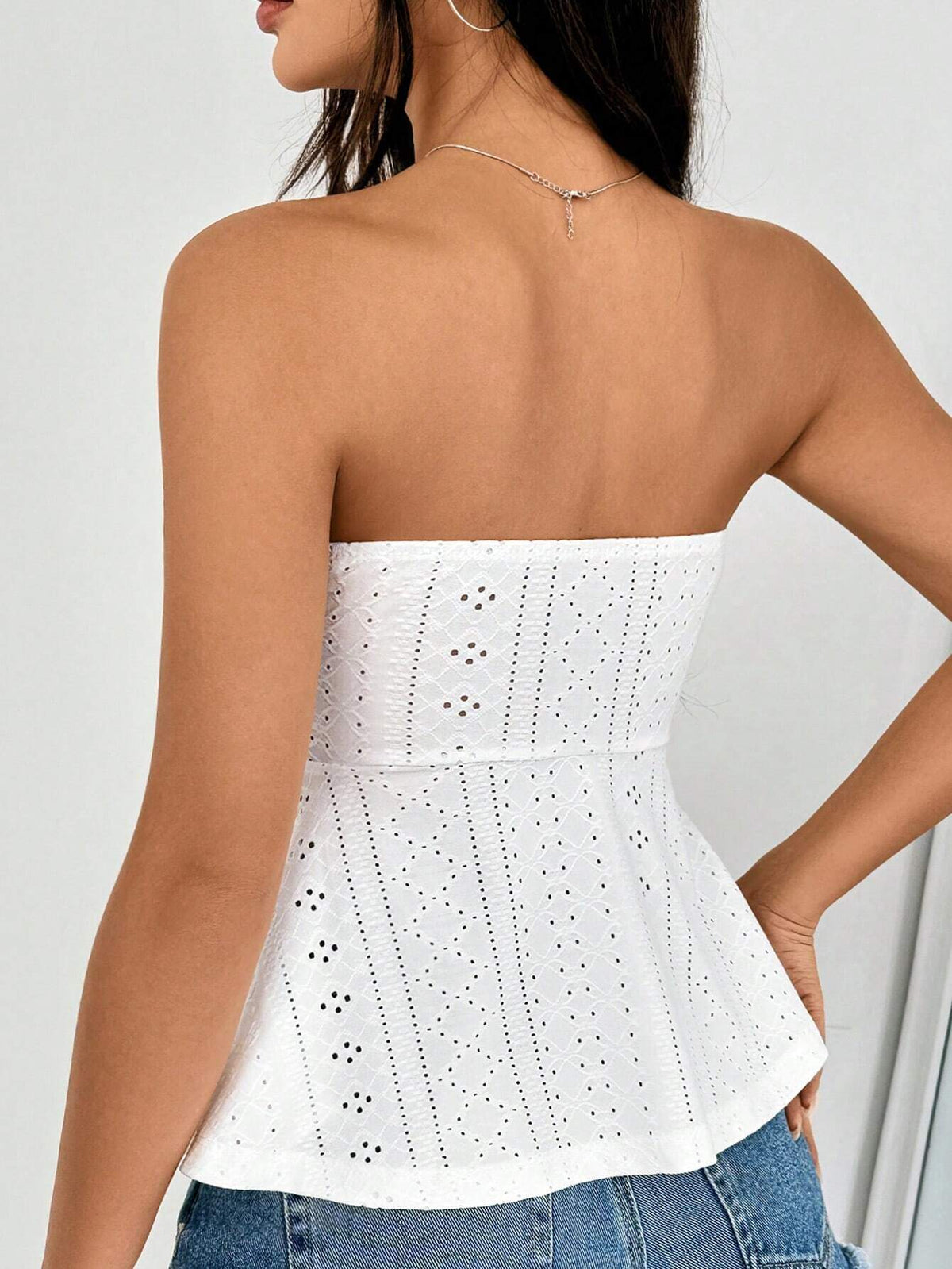 SHEIN EZwear Eyelet Embroidery Solid Ruffle Hem Tube Top