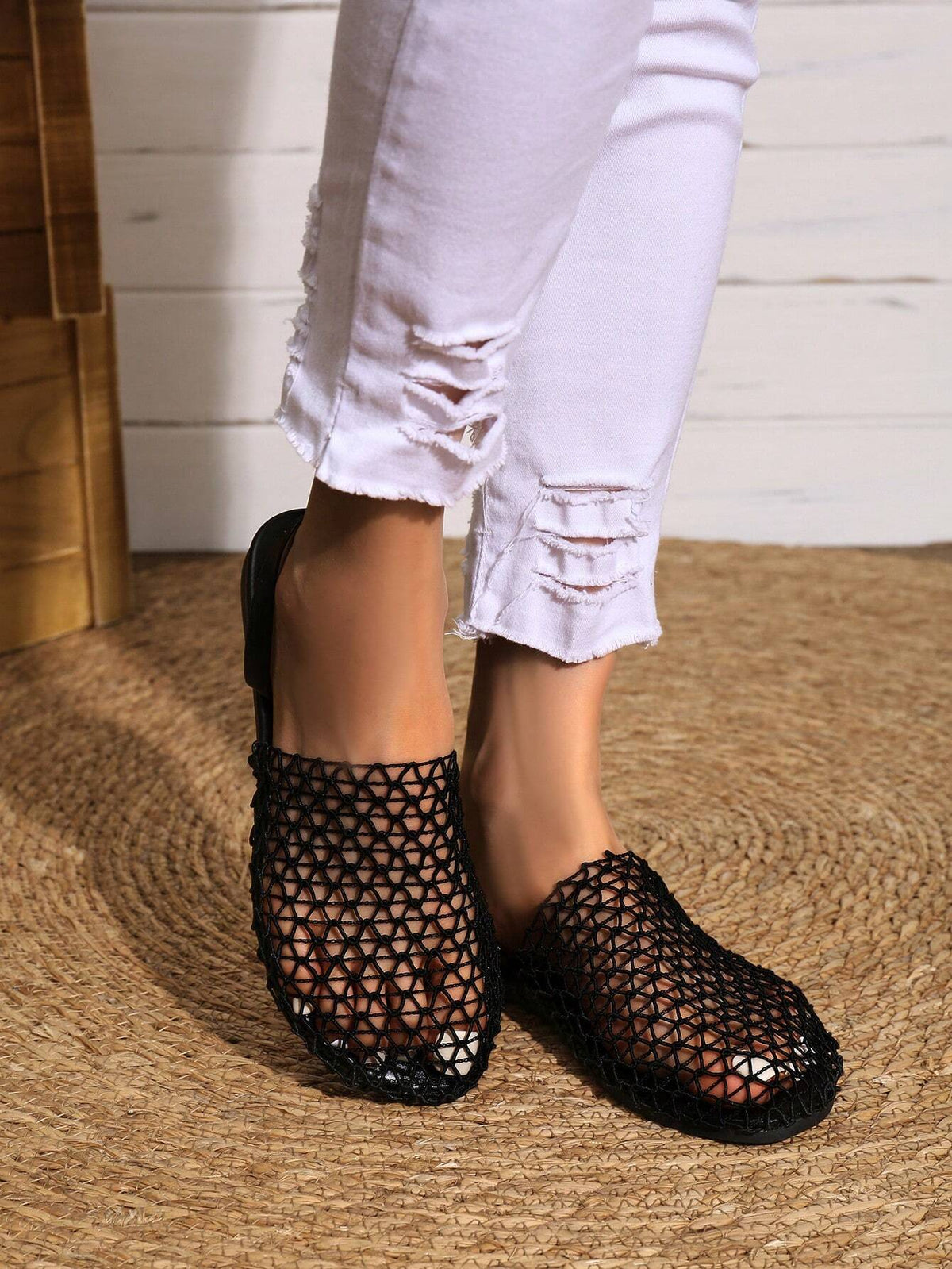 SHEIN European And American New Fashion Exported Hollow Out Breathable Flat Sandals With Back Strap, Comfortable Beac1