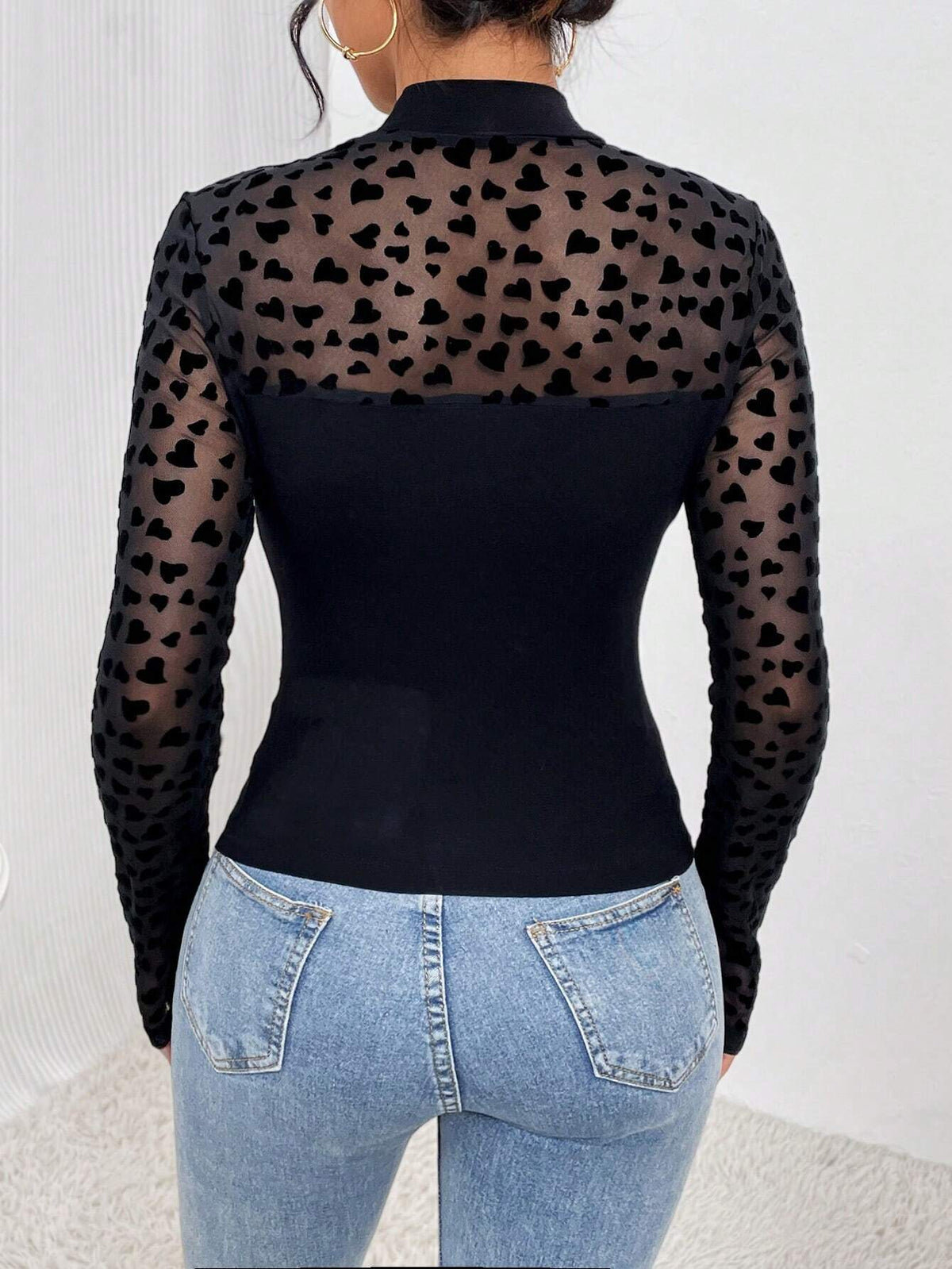 SHEIN Privé Contrast Heart Mesh Mock Neck Tee