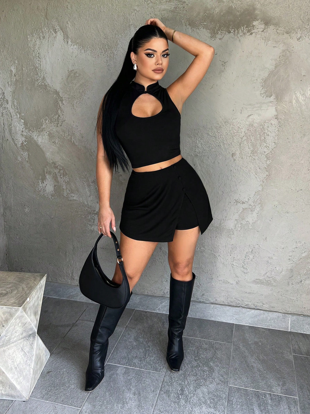 جيبة شورت سوداء هاي ويست بأستك – SHEIN SXY