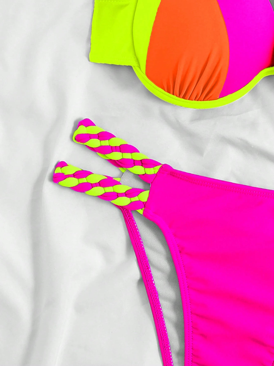 بيكيني هالتر ملون كولور بلوك بوش أب وخصر عالي – SHEIN Swim Vcay