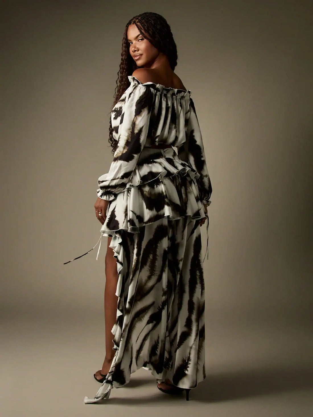 طقم توب كروب ستان وجيبة كشكشة هاي لو بطبعة زيبرا – SHEIN MISSGUIDED