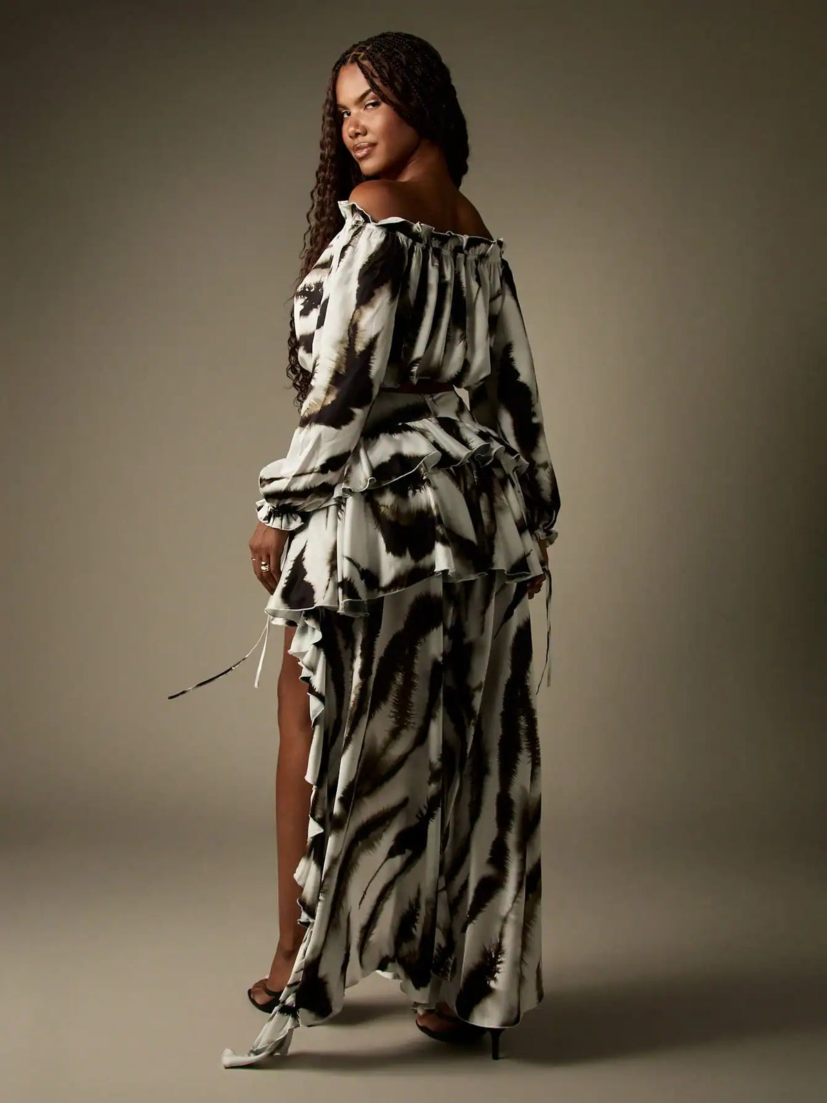 طقم توب كروب ستان وجيبة كشكشة هاي لو بطبعة زيبرا – SHEIN MISSGUIDED