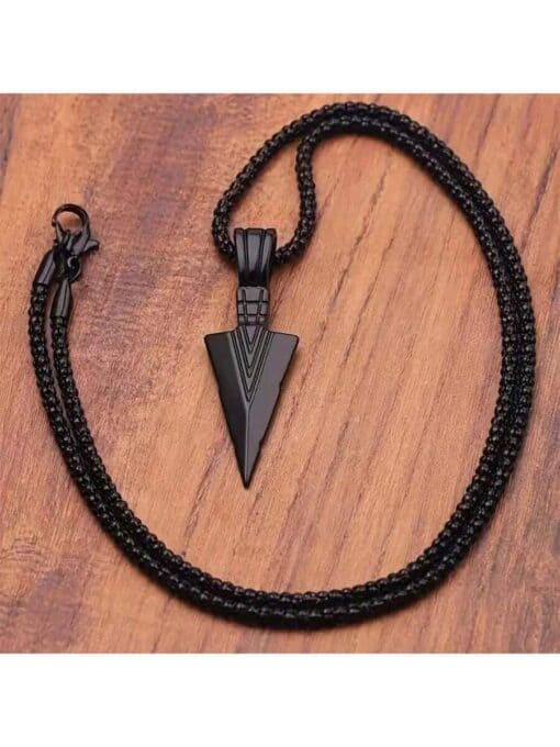 SHEIN 1pc Triangle Arrow Pendant Fashionable Men's Necklace, Punk Style Jewelry For Boyfriend Birthday Gift