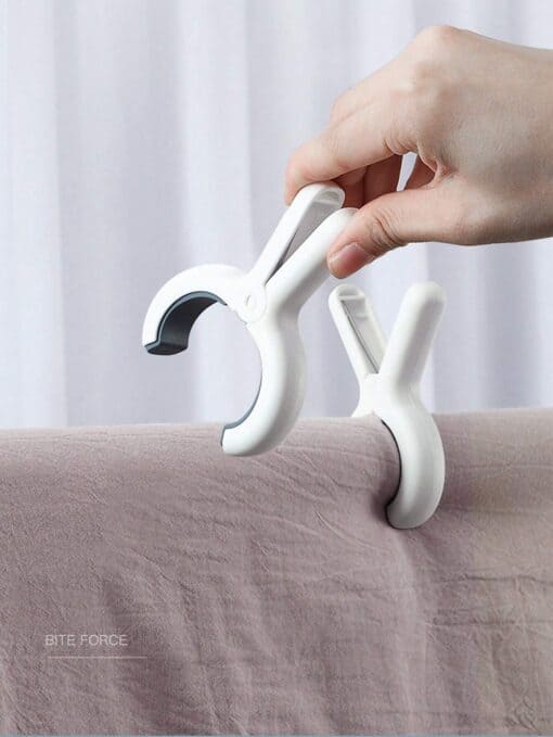 SHEIN 1pcs Beach Towel Clips