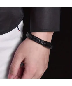 SHEIN 1pc New Fashion Trend Simple Hand Woven Black Leather Magnetic Buckle Bracele