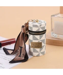 SHEIN 1pc Portable Coin Pouch & Car Keychain, Mini Fashionable Key Ring Casual (White)