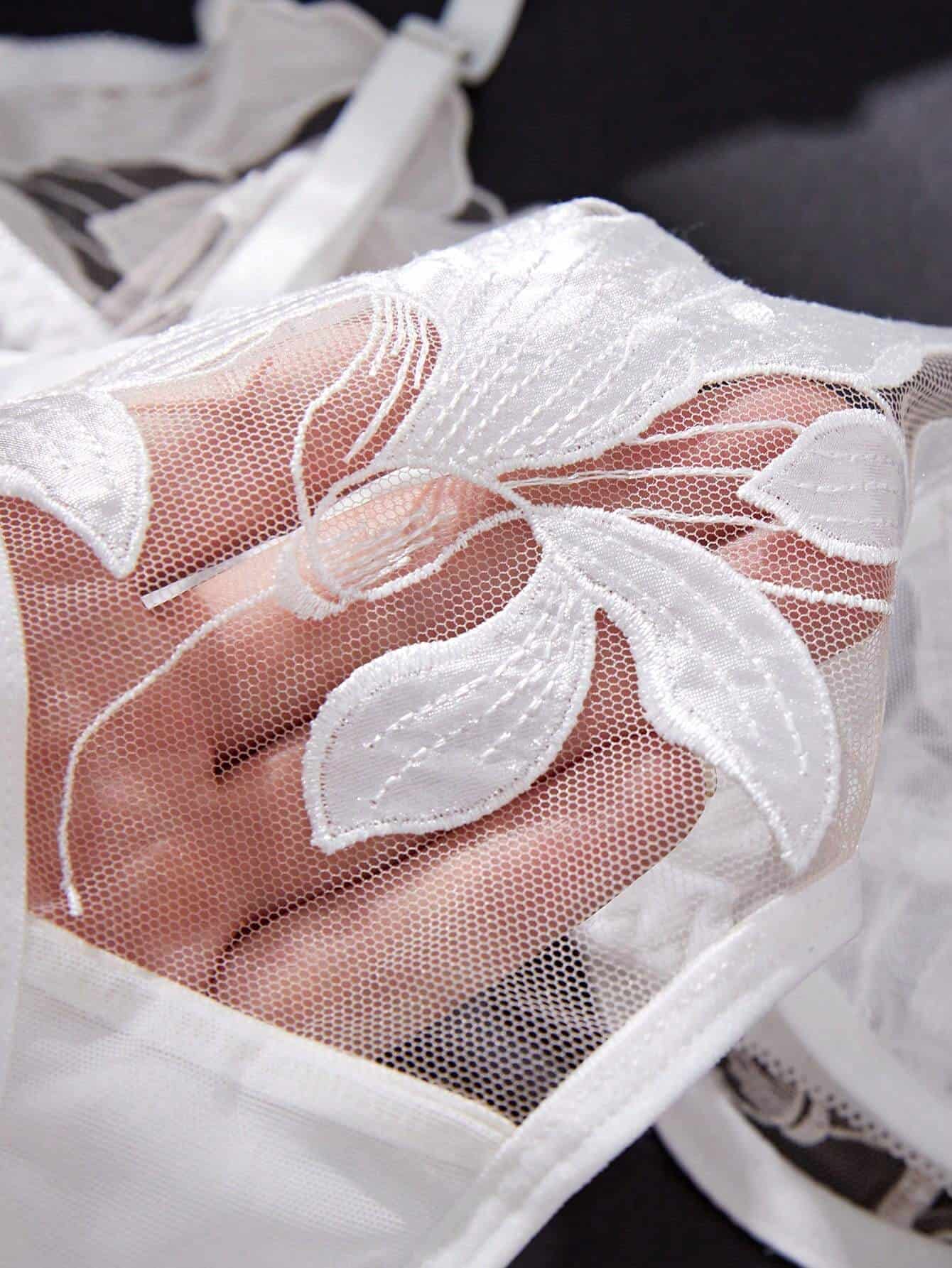 SHEIN 2pcs/Set Romantic White Burning Flower & Maple Leaf Sexy Lingerie Set - الصورة 5