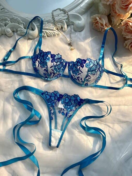 SHEIN 2pcs/Set Sky Blue Embroidered Strap Ladies Lingerie Set