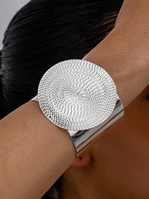 SHEIN 1 Minimalist Fashion Circular Large Circle Women's Bracelet