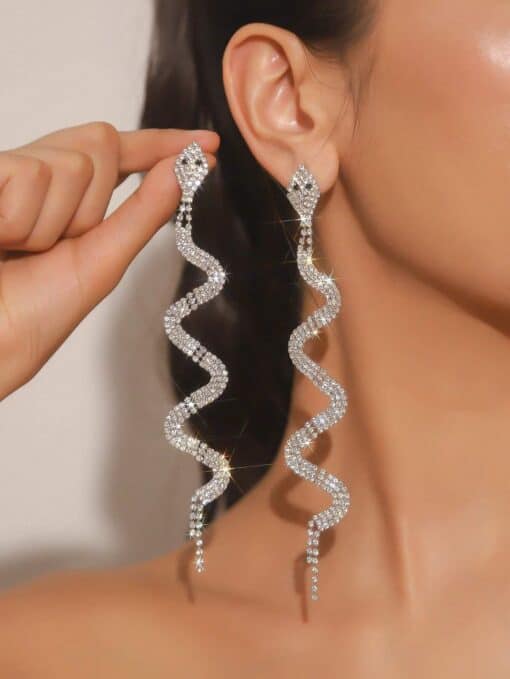 SHEIN 1pair Exaggerated & Gorgeous 3d Small Snake Earrings With Shiny Rhinestones & Tassels