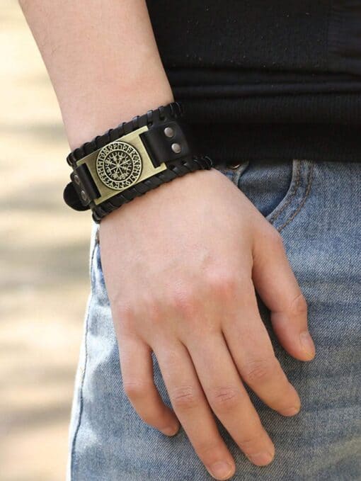 SHEIN 1pc Men's Compass Shape Accessory Wide Leather Bracelet