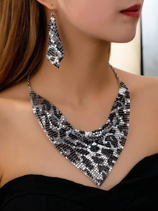 SHEIN 3pcs Set Wine Red Sequin Triangle Scarf, Leopard Print Fake Collar, Elegant Bohemian Wedding Necklace (Silver Leopard Print)