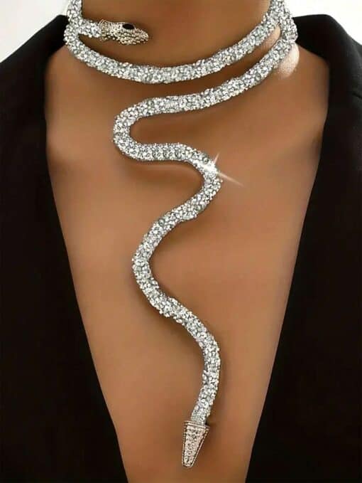 SHEIN A Stunning Extravagant Silver Snake Collar Bracelet With A Touch Of Mystery, Perfect For Festival Wear.