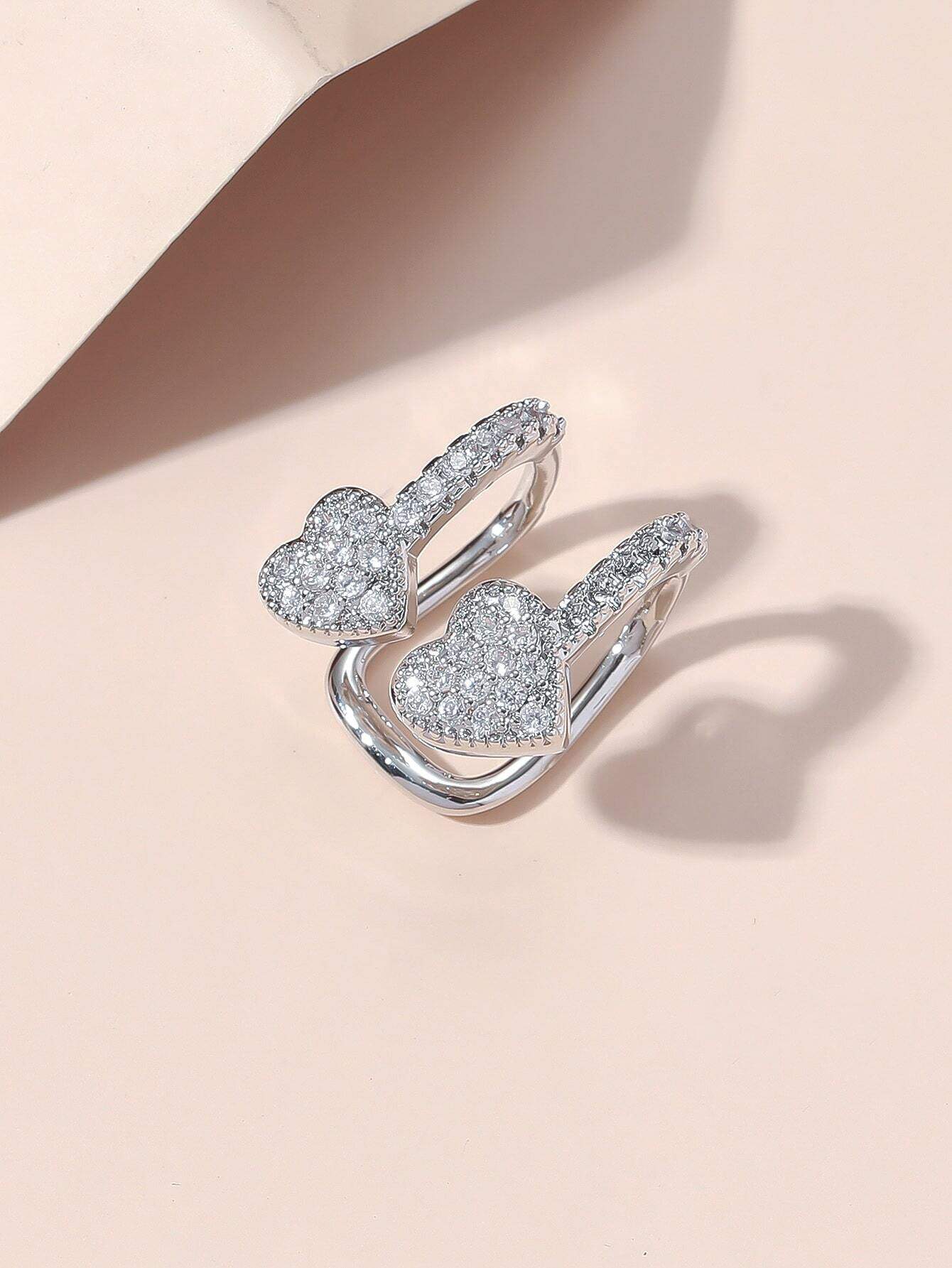 SHEIN 1pc Fashionable Copper Double Zirconia Heart Shaped Ear Cuff Clip - الصورة 3