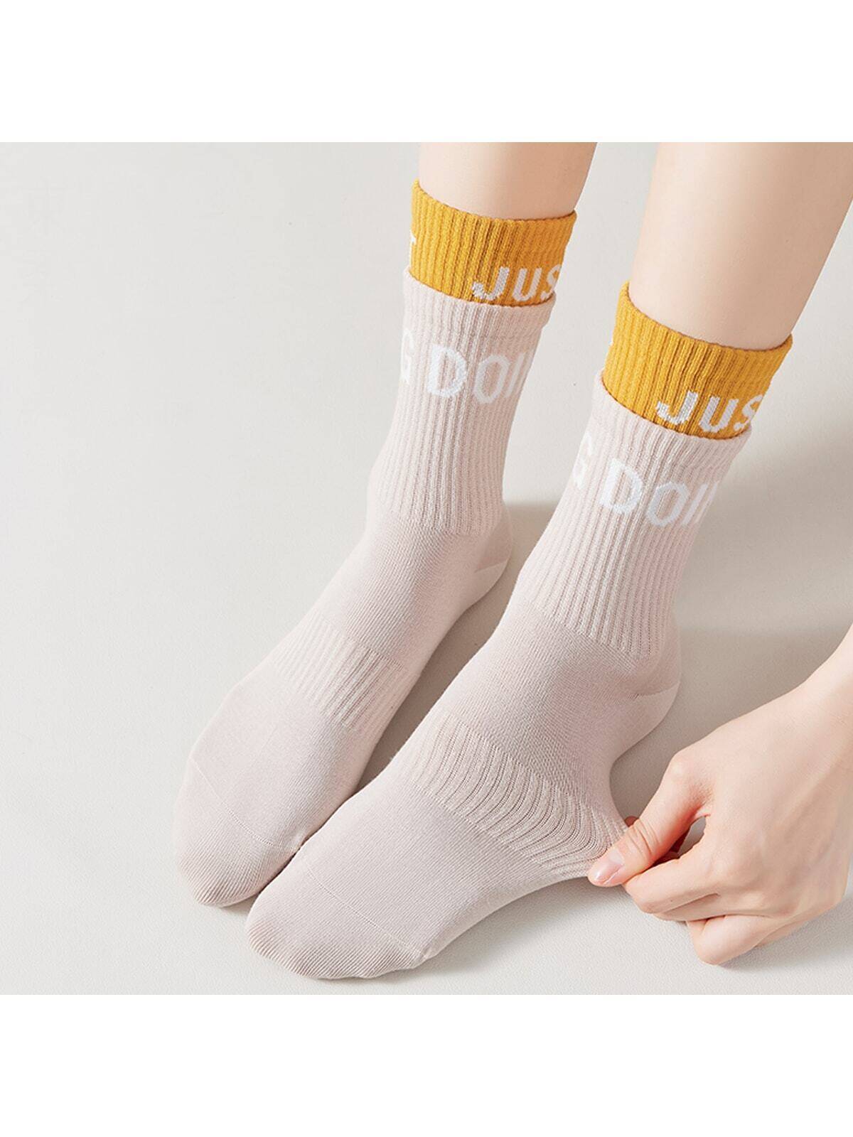 SHEIN 5pairs Women's Versatile And Fashionable Sports Socks, Grip Socks, For Gym - الصورة 3