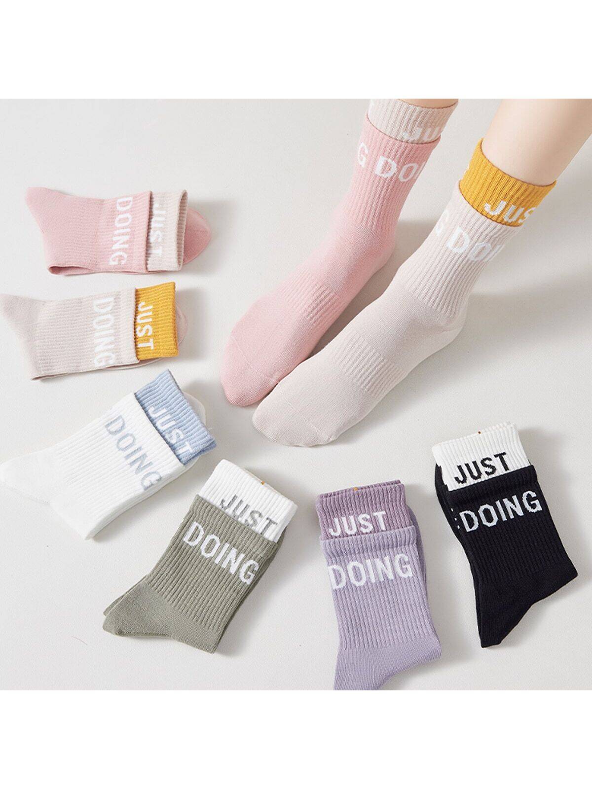SHEIN 5pairs Women's Versatile And Fashionable Sports Socks, Grip Socks, For Gym - الصورة 4