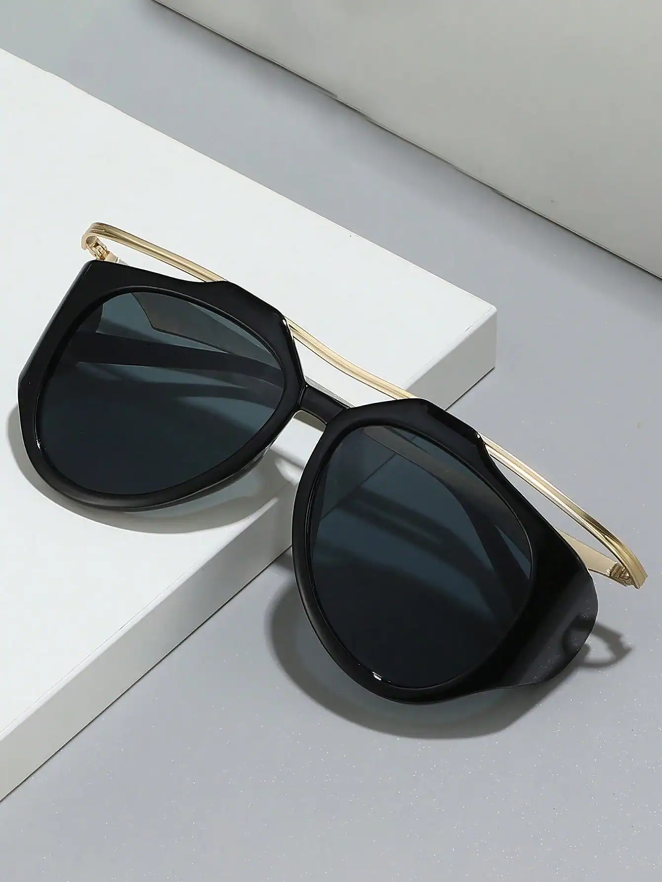 SHEIN Personalized Oval Fashion Glasses Fashion Toad Glasses